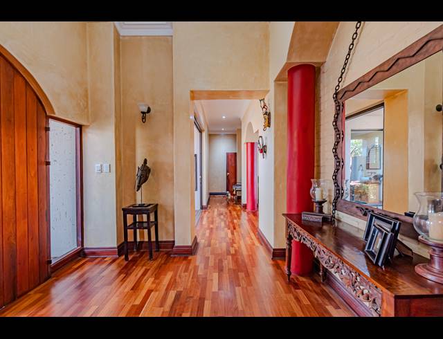 6 BEDROOM HOUSE FOR SALE IN PECANWOOD ESTATE